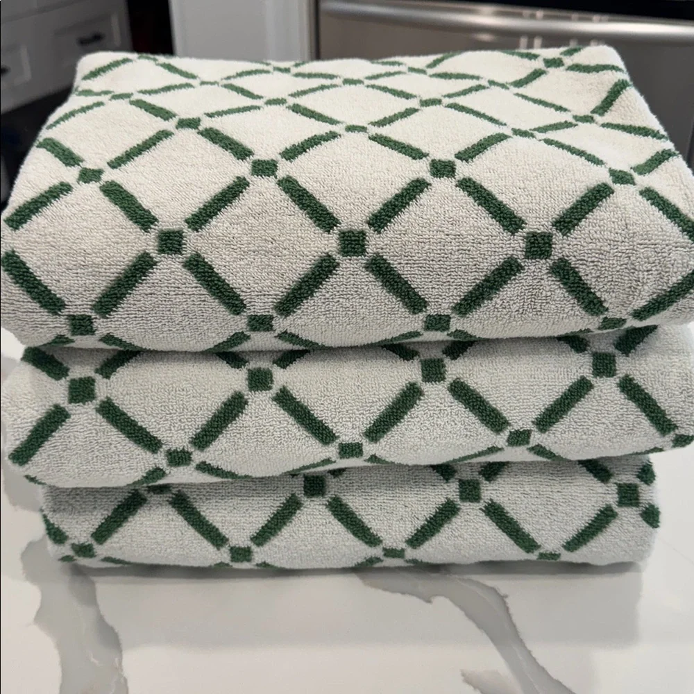 Superior Reversible Diamond Cotton Bath Towel (Set of 3)